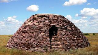 ЕКІДІҢ ҒҰРЫПТЫҚ ЕСКЕРТКІШІ