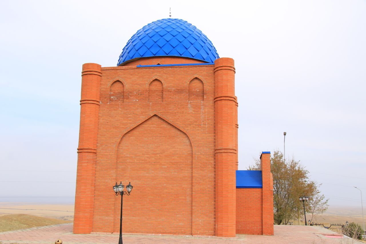 Наурызбай батыр кесенесі