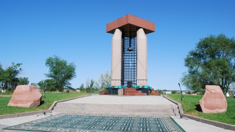 Жаңалық кентіндегі саяси қуғын-сүргін құрбандарына арналған ескерткіш