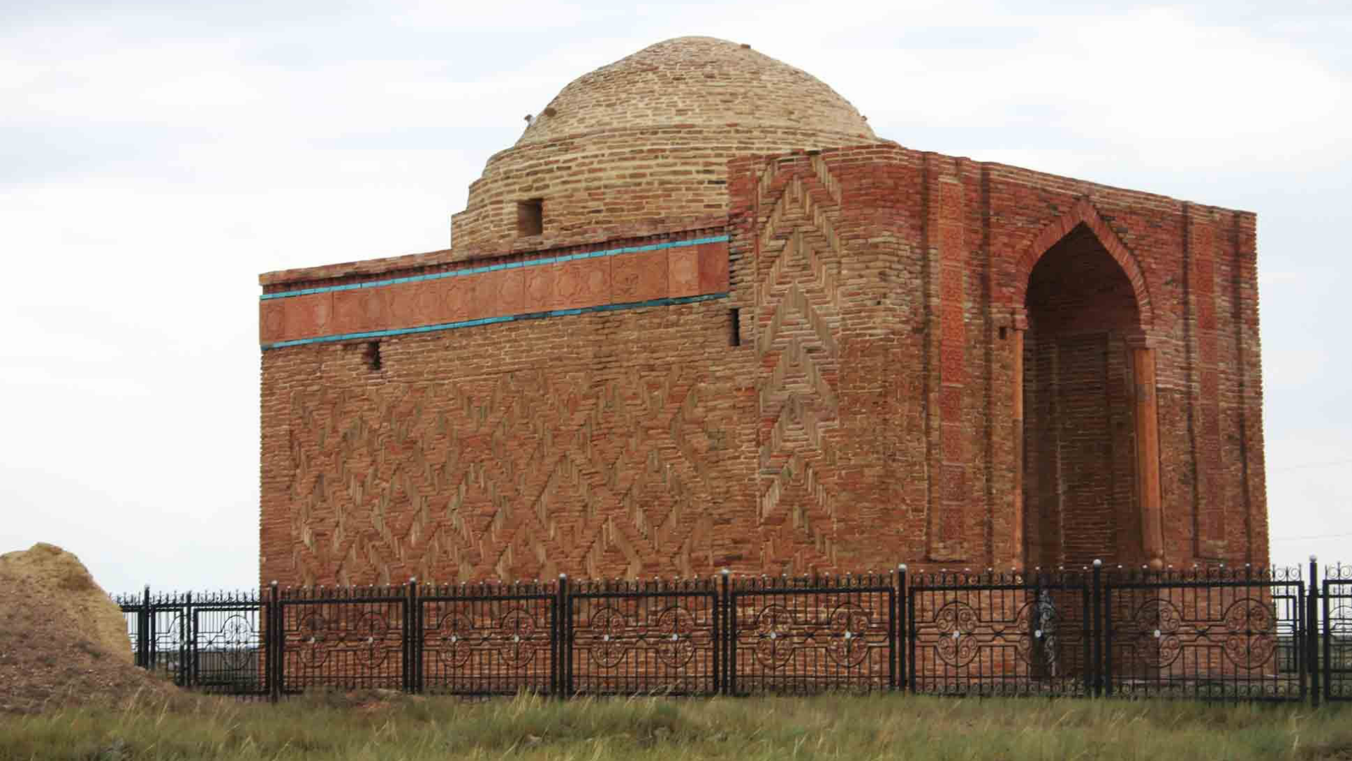 ALASHA KHAN MAUSOLEUM